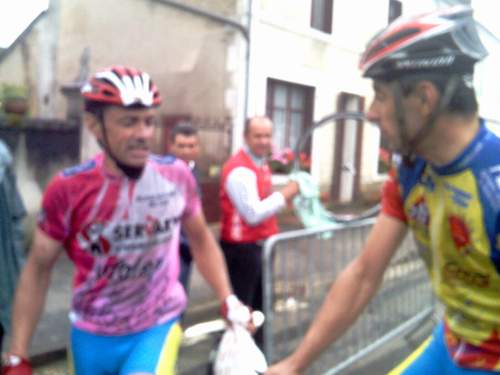 Marc et Didier  l'arrive. Une chappe de prs de 100kms en compagnie d'un coureur de l'AC Luant, Didier a manqu un peu de jus dans le final.