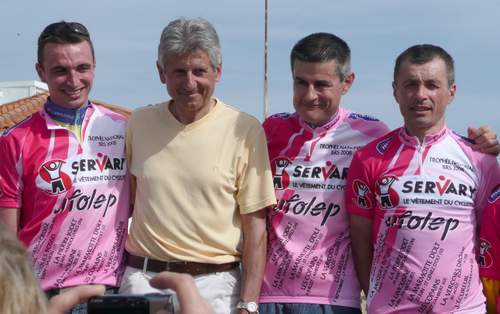 Sur le podium de la bossis 2008 au cot de Jaques Bossis, Rgis Tombelaine et Marc Lagrange