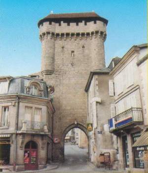 La porte Saint-Jean (monument historique : reste de remparts de la ville  XIII me sicle)